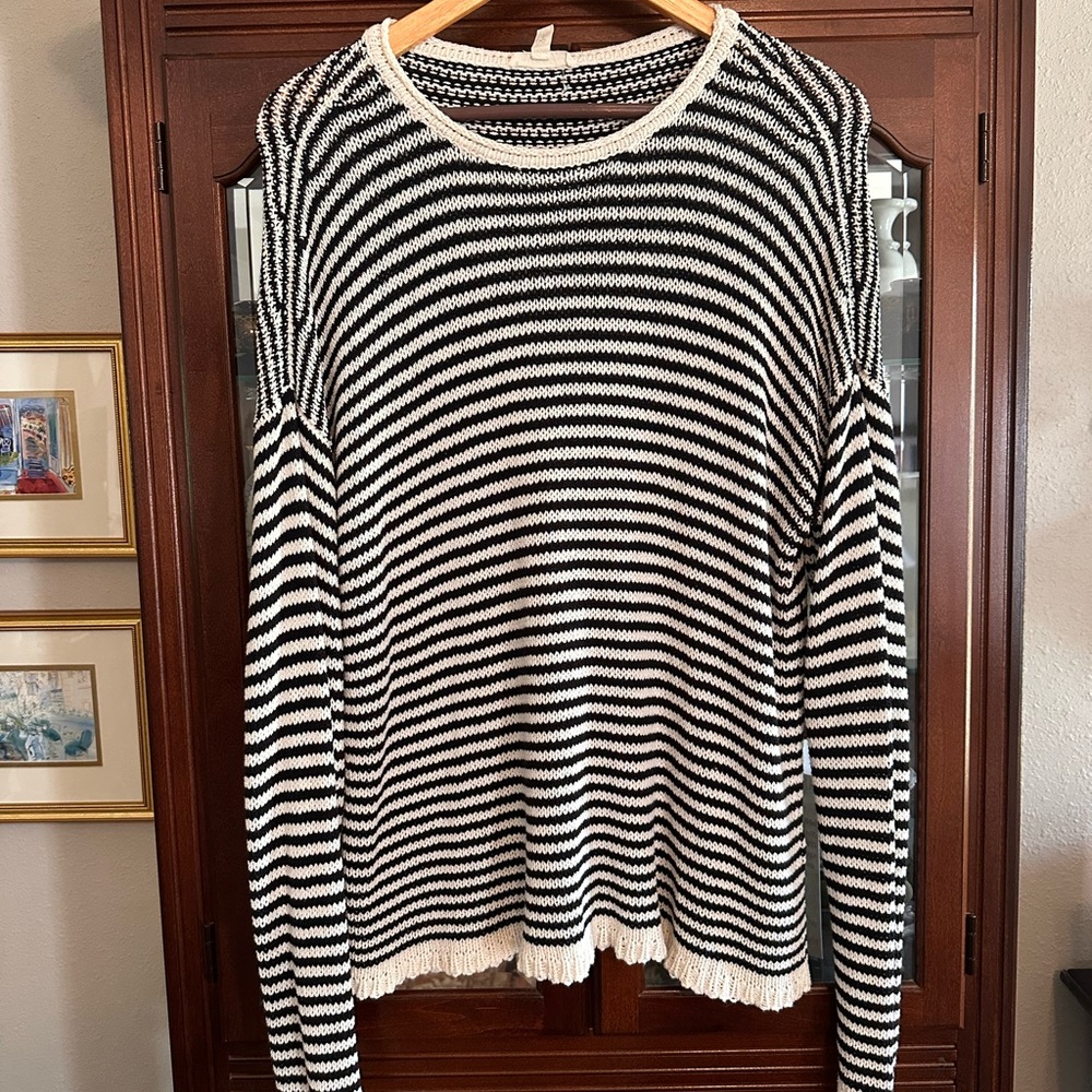Eileen Fisher Petit Black and Cream Knit Top